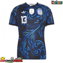 Camisa de Futebol Argentina Cristian Romero #13 Equipamento Secundário Mundo 2026 Manga Curta